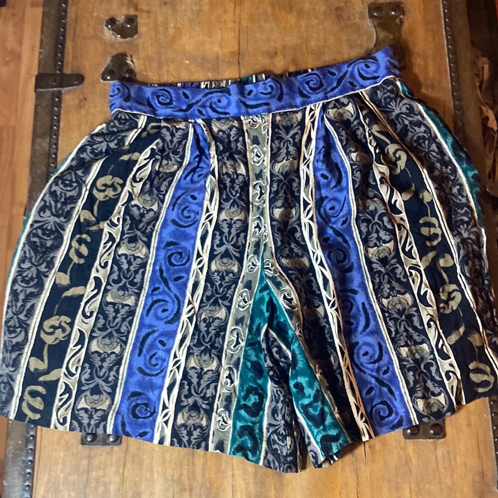 Mikaela tribal print shorts vtg